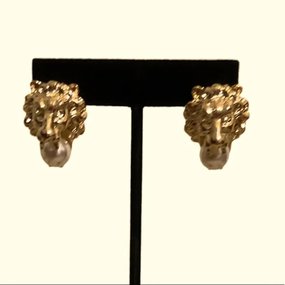 GORGEOUS LION PEARL EARRINGS   - Picture 2 of 3